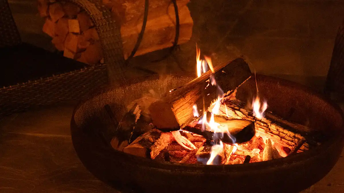 Premium Kiln-Dried Firewood: Superior Heat & Ambiance
